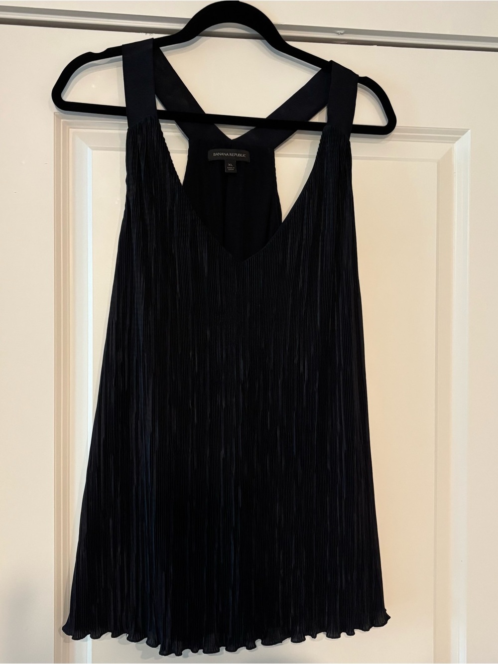 Banana Republic Navy Pleated Cross-Back Tank. XL. Worn Minimally.